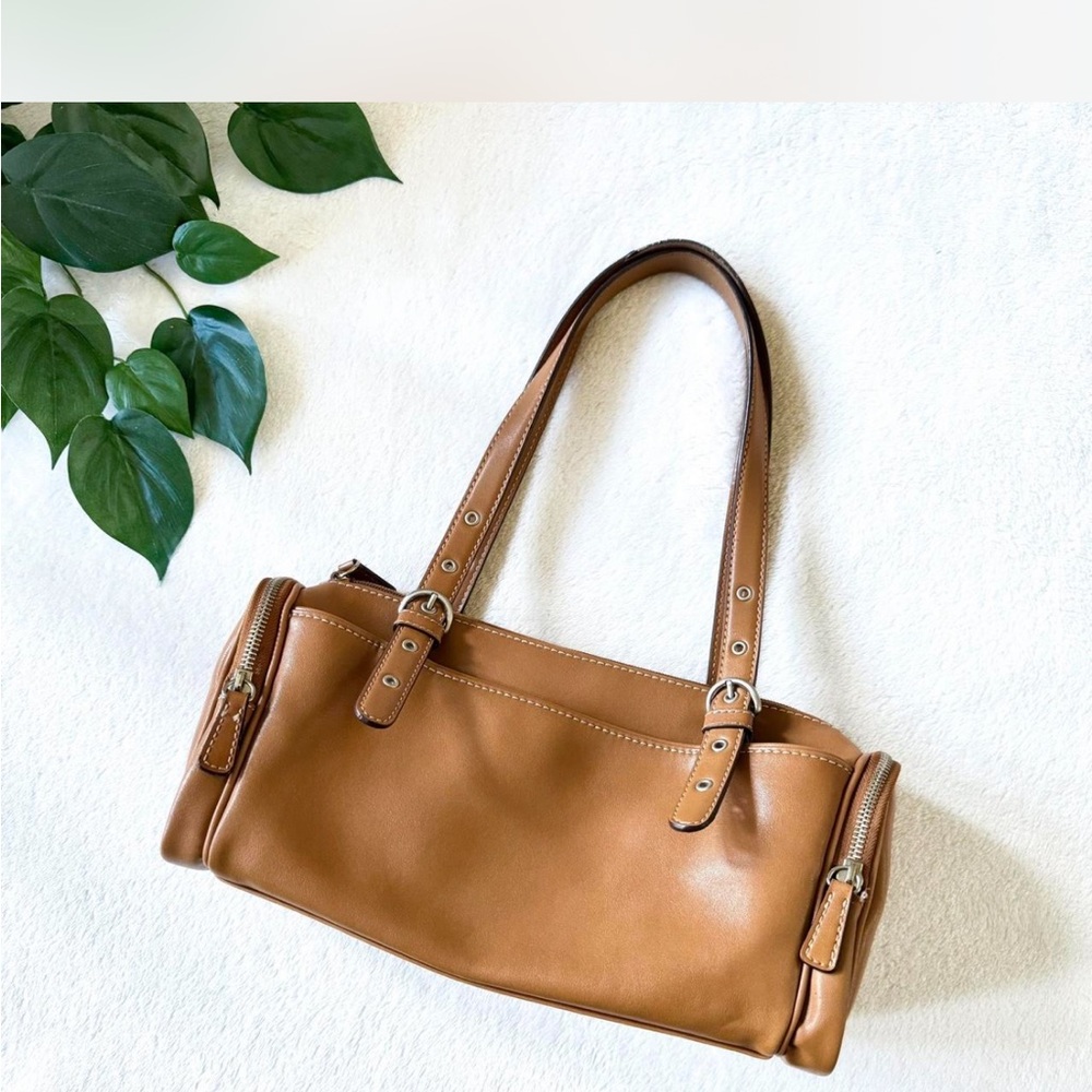 Elegant Tan Leather Handbag
